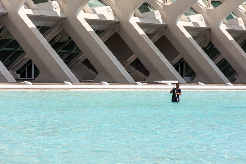 Architektur - Calatrava - Mann - Mensch - Spanien - Street - Valencia       von Franco Tessarolo