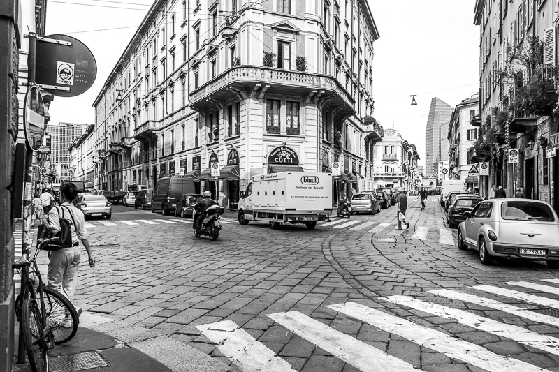 Architektur - Italien - Mailand - Monochrom - Street           von Franco Tessarolo