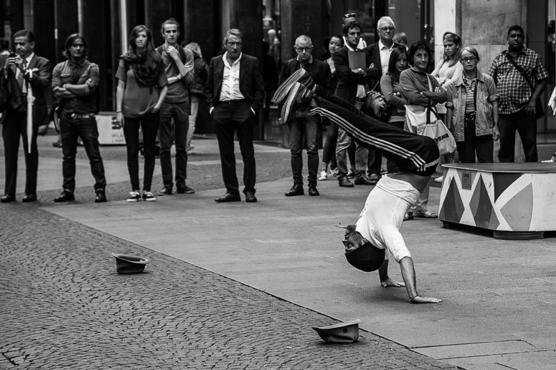 Italien - Mailand - Mann - Mensch - Monochrom - Street         von Franco Tessarolo
